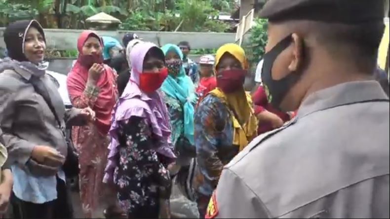 Banjir Jadi Wisata Bencana, Polres Jepara Bubarkan Kerumunan Warga 