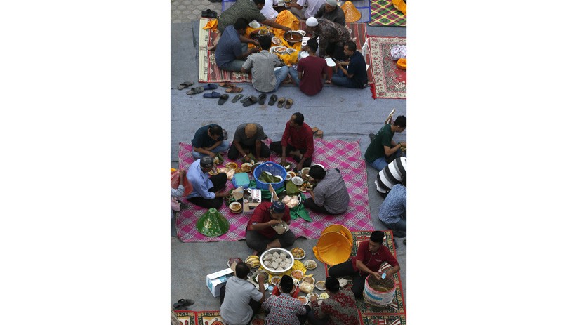 Tradisi Kenduri Maulid Akhir Nabi Muhammad di Aceh, Warga Makan Bersama - Bagian 2