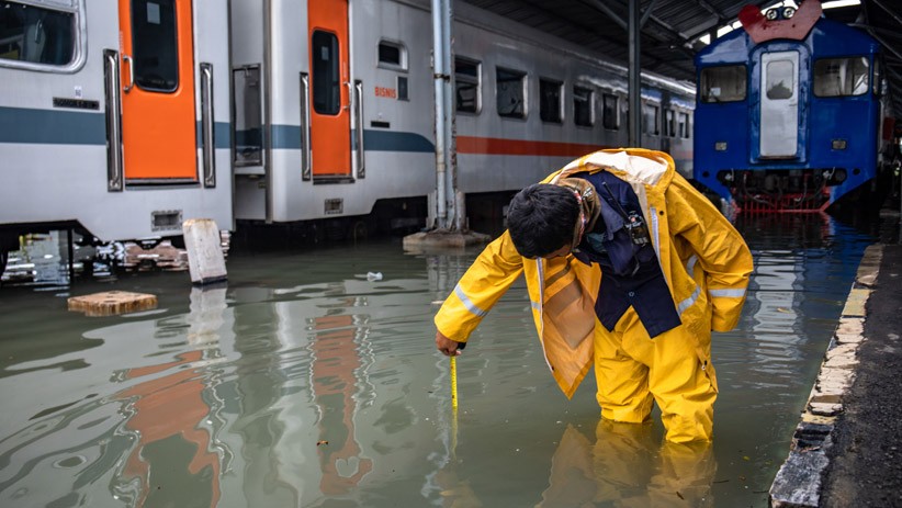 Stasiun Tawang Semarang Banjir, Sejumlah Rute Kereta Api Dialihkan - Bagian 2