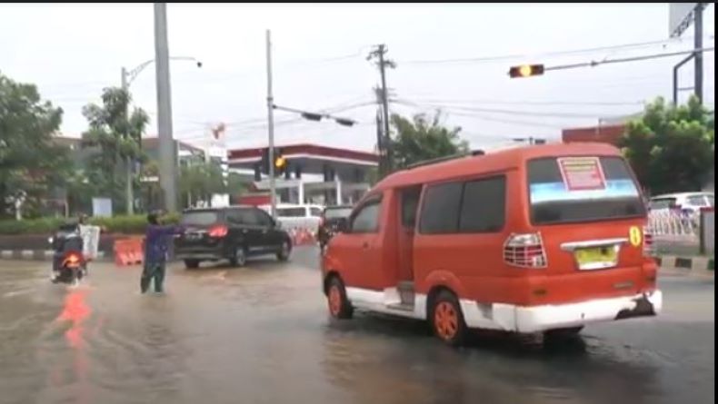 title Semarang Banjir, Akses Menuju Bandara Ahmad Yani Terganggu Semarang Banjir, Akses Menuju Bandara Ahmad Yani Terganggu