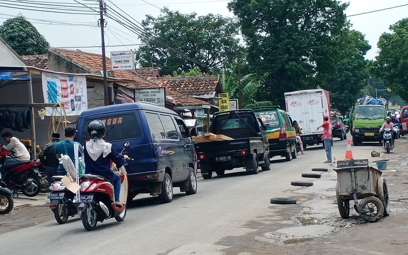 Warga di Selatan KBB Keluhkan Perbaikan Jalan Cihampelas-Cipongkor Molor