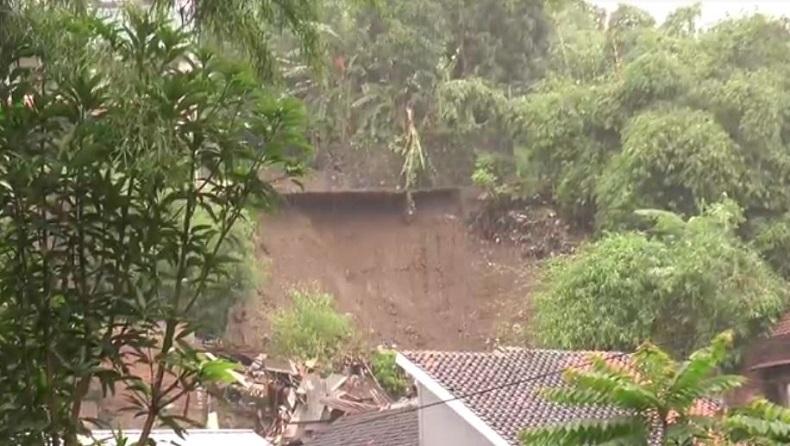 Longsor di Kota Semarang, 4 Warga Perbukitan Jomblang Sari Tertimpa, 1 Tewas
