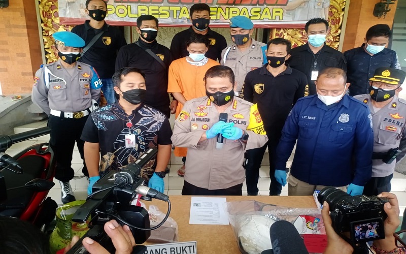 title 6 Fakta Pembunuhan Pedagang Keripik Asal Banyuwangi di Denpasar 6 Fakta Pembunuhan Pedagang Keripik Asal Banyuwangi di Denpasar
