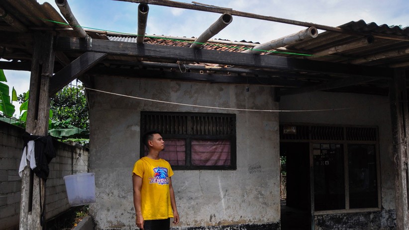 Puluhan Rumah Rusak Diterjang Angin Puting Beliung di Bekasi - Bagian 2