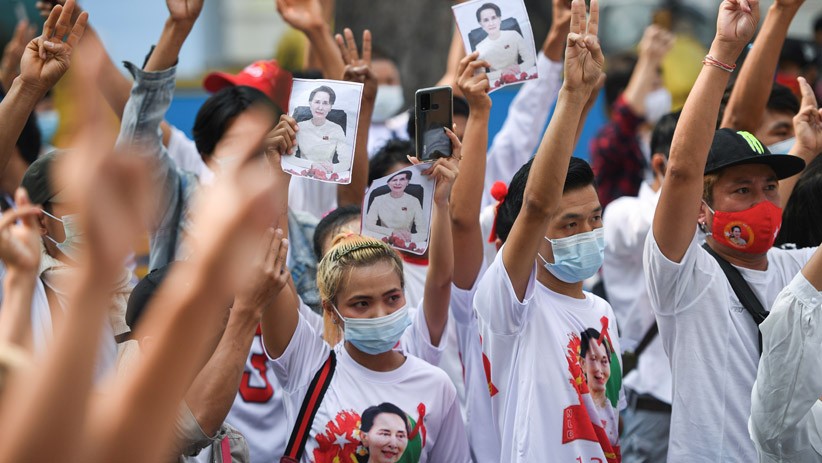 Puluhan Ribu Warga Myanmar Unjuk Rasa, Tuntut Aung San Suu Kyi Dibebaskan - Bagian 2