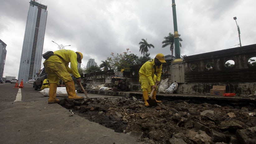 Jalan Ambles Bikin Bahaya Pengendara di Fly Over Kuningan Langsung Diperbaiki - Bagian 3