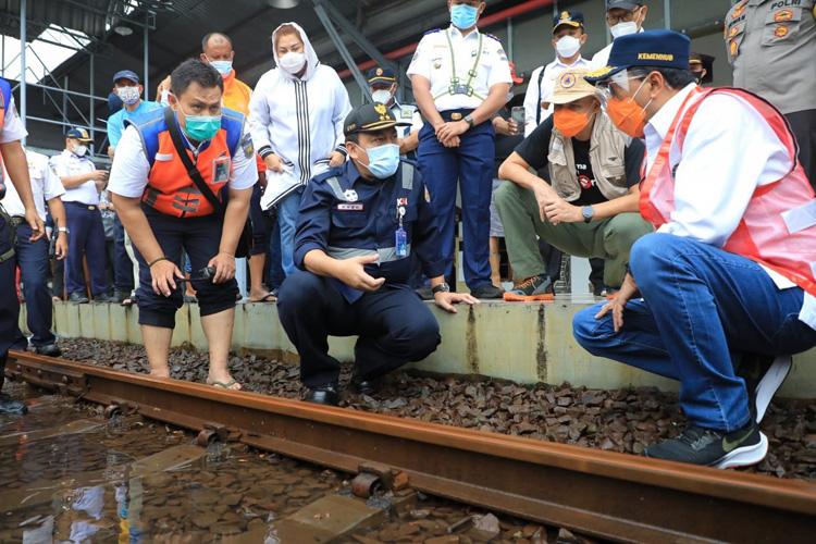 Dua Obyek Vital di Semarang Terendam Banjir, Menhub Budi Karya Turun Tangan
