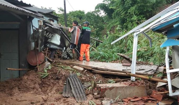 Tebing 8 Meter Longsor di Pasirkareumbi Subang, Seorang Warga Terluka Parah