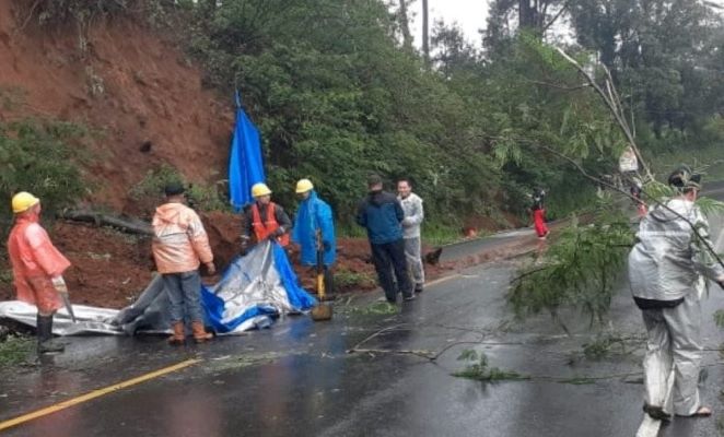 Longsor Ciloto Timbun Jalan Cianjur-Puncak,  Polisi Berlakukan Sistem Buka Tutup