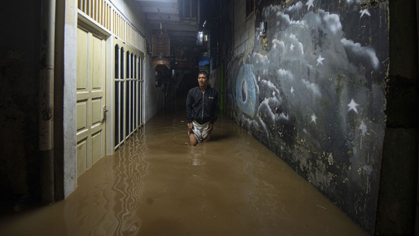 Permukiman Warga Pejaten Timur Terendam Banjir hingga 1,5 Meter - Bagian 1