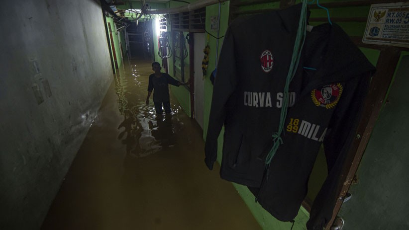 Permukiman Warga Pejaten Timur Terendam Banjir hingga 1,5 Meter - Bagian 2