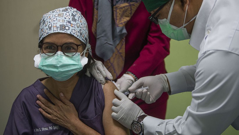 Potret Tenaga Kesehatan Lansia Divaksin Covid-19 - Bagian 1