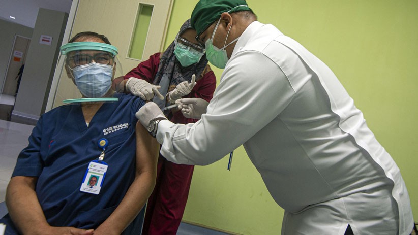 Potret Tenaga Kesehatan Lansia Divaksin Covid-19 - Bagian 3