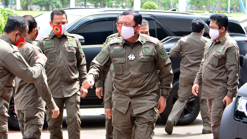 Penampilan Kepala BIN Budi Gunawan Pakai Masker Merah Putih Ikuti Raker DPR - Bagian 4