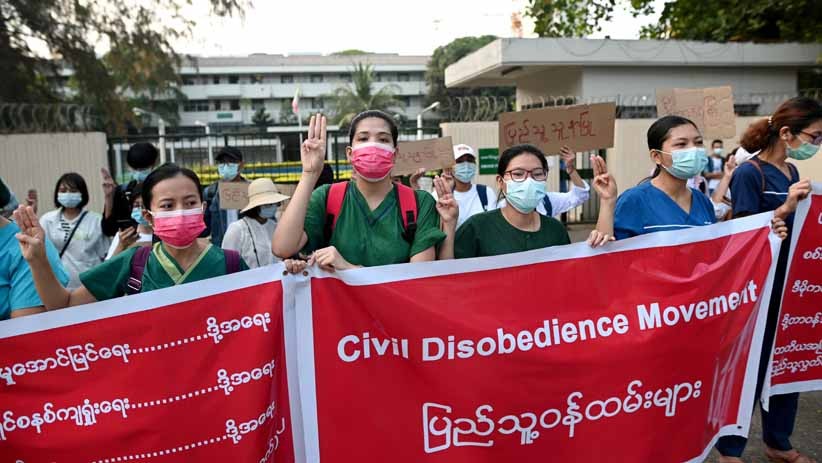 Ratusan Tenaga Kesehatan Turun ke Jalan Ikut Protes Kudeta Militer Myanmar - Bagian 2