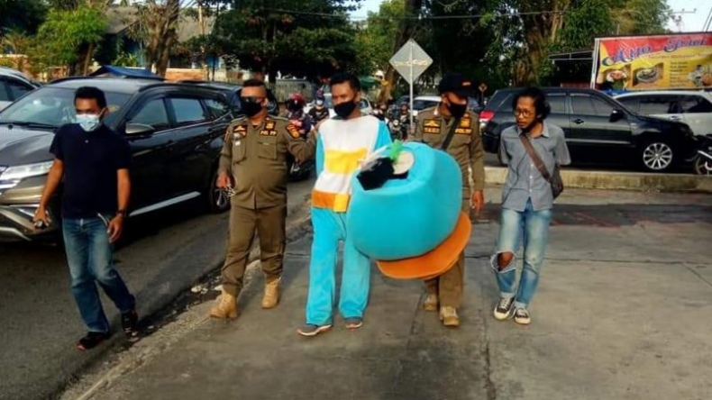 Pemkot Tanjungpinang Tertibkan Badut Lampu Merah, Ini Alasannya