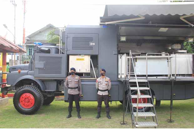  Polda DIY Bantu Dapur Lapangan untuk Korban Banjir Semarang