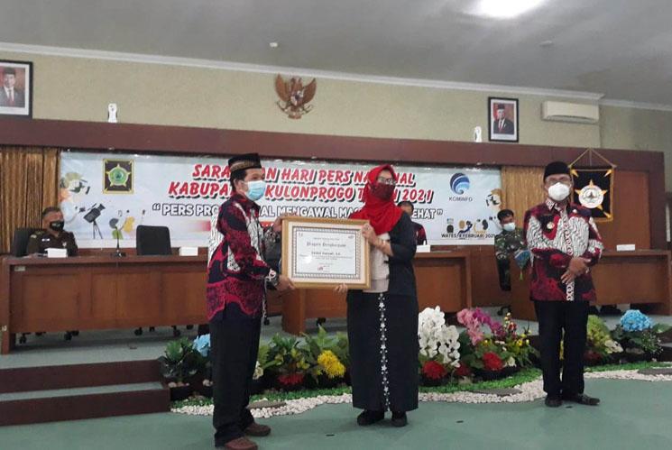 title Bupati Kulonprogo Sutedjo: Pers Miliki Peran Strategis dalam Penanggulangan Covid-19 Bupati Kulonprogo Sutedjo: Pers Miliki Peran Strategis dalam Penanggulangan Covid-19