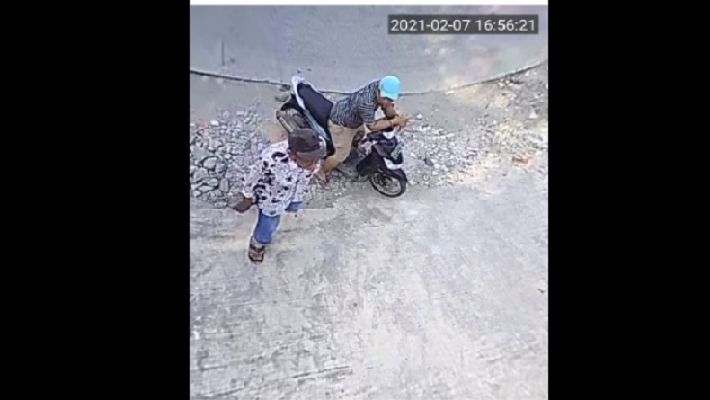 Viral, 2 Preman Peras Kakek di Medan dengan Alasan Uang Keamanan