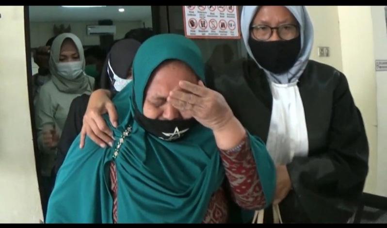 Tangis Nenek Kasminah Divonis 1 Bulan Penjara atas Kasus Kekerasan terhadap Pekerja Bangunan