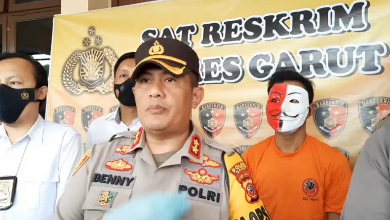 title Cemburu Jadi Motif Pelaku Bunuh Weni Tania yang Jasadnya Tertancap Bambu di Garut Cemburu Jadi Motif Pelaku Bunuh Weni Tania yang Jasadnya Tertancap Bambu di Garut