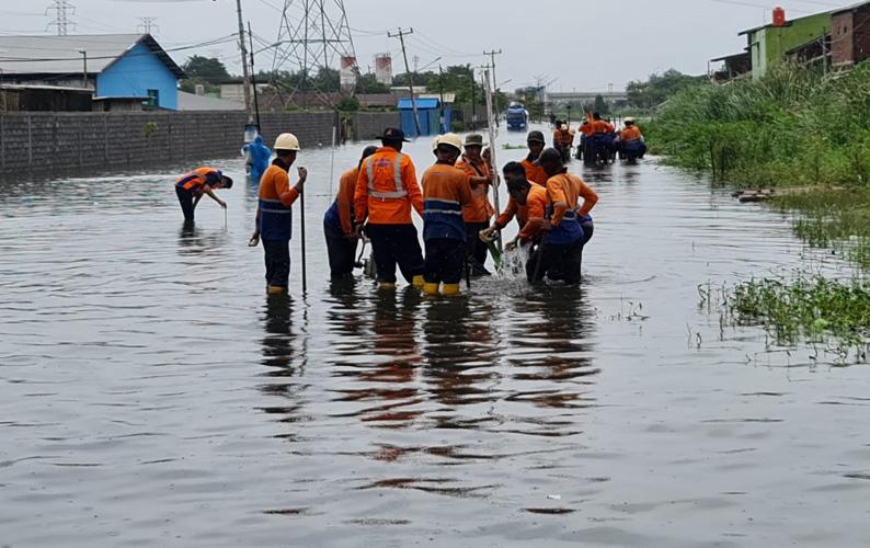 Tergenang Banjir, Akses Jalur KA Stasiun Tawang hingga Alastua Ditinggikan