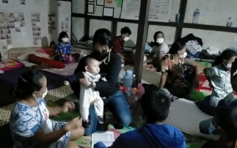 Wali Kota Singkawang Salurkan Bantuan untuk Korban Banjir di Pengungsian