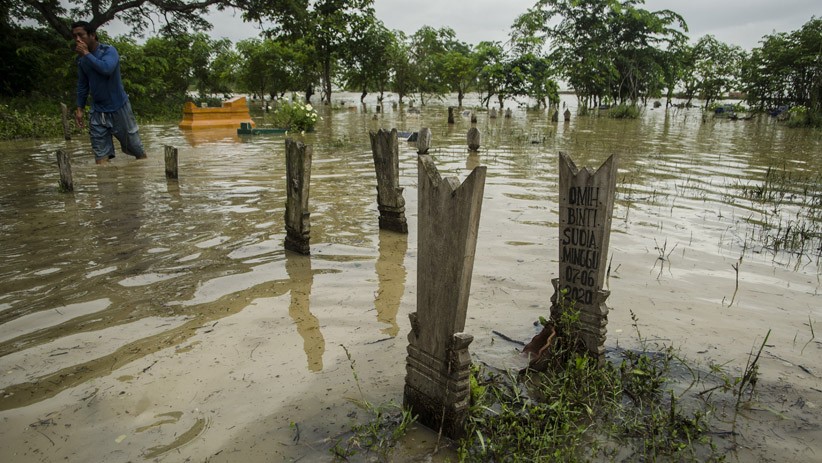 Ratusan Makam TPU Kebon Sari Subang Terendam Banjir - Bagian 2