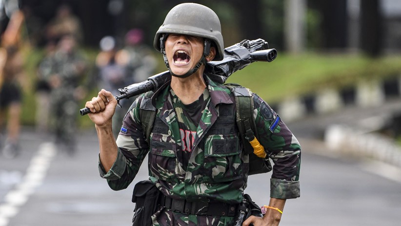 Melihat Ketangguhan Fisik Prajurit Korps Marinir saat Lomba Triathlon - Bagian 1