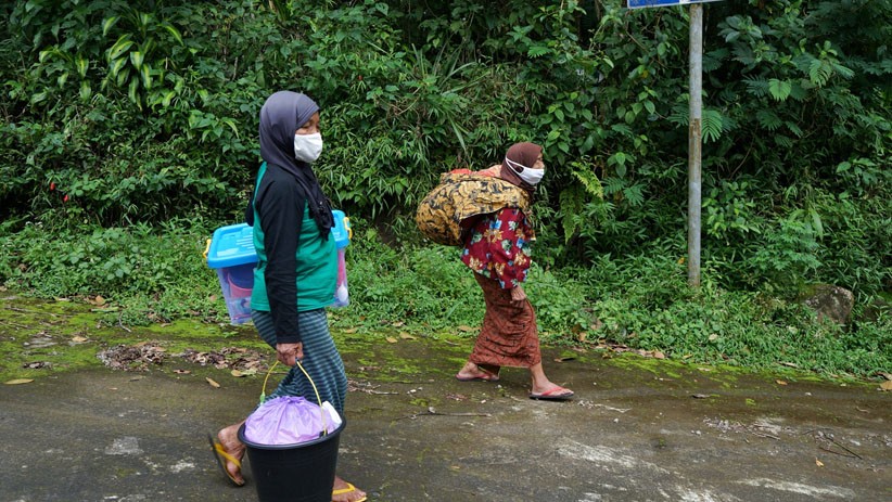Menteri PPPA Dampingi Pengungsi Gunung Merapi Kembali ke Rumah