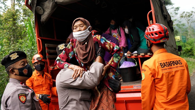 Menteri PPPA Dampingi Pengungsi Gunung Merapi Kembali ke Rumah