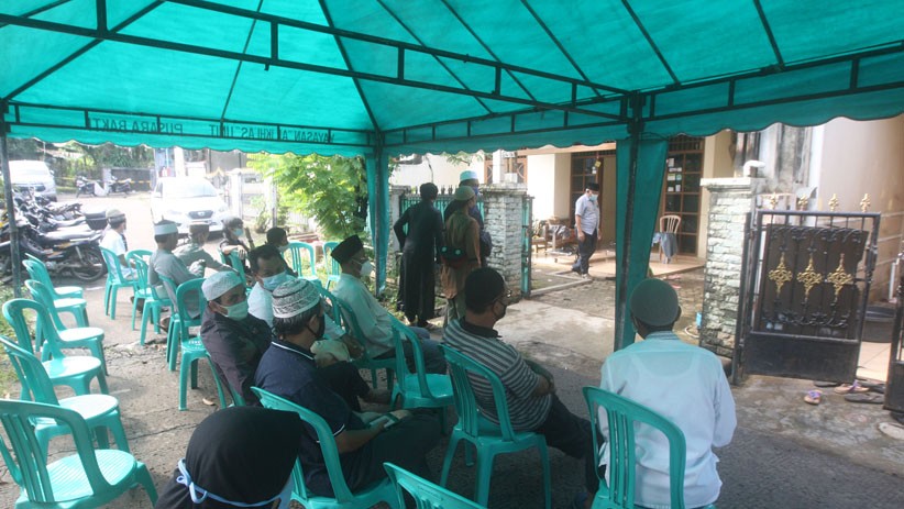 Jenazah Ustadz Maaher At-Thuwailibi Dibawa ke Ponpes Daarul Qur'an Cipondoh - Bagian 5