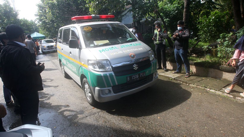 Jenazah Ustadz Maaher At-Thuwailibi Dibawa ke Ponpes Daarul Qur'an Cipondoh - Bagian 4