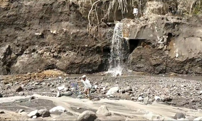 Pipa Putus Diterjang Banjir Lahar Dingin Gunung Semeru, 288 Warga Kesulitan Air Bersih