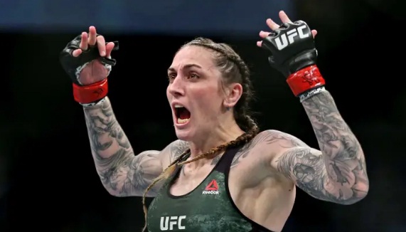 Berkat Khabib Nurmagomedov, Petarung UFC Cantik Ini Temukan Keindahan Islam