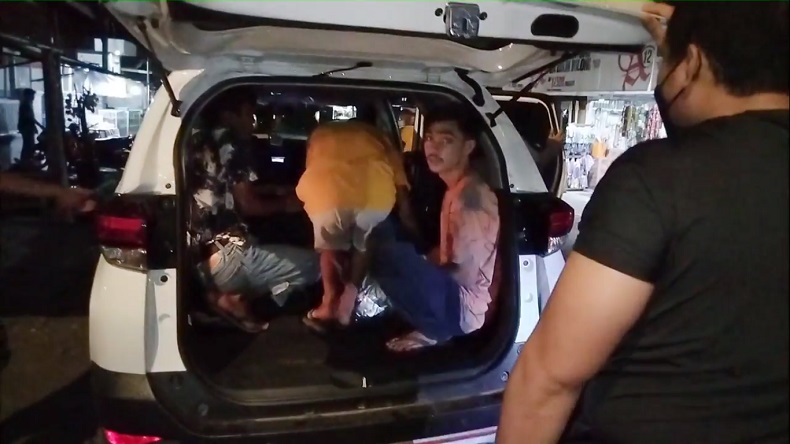 title Merasa Lapar, 4 Begal di Palopo Keroyok Nasabah Bank Merasa Lapar, 4 Begal di Palopo Keroyok Nasabah Bank