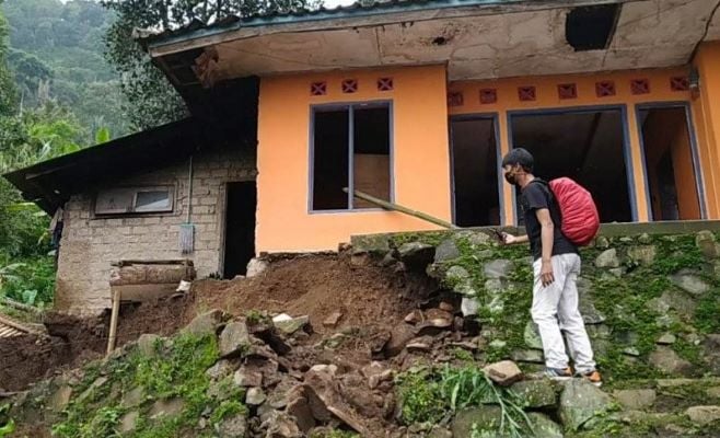 Tanah Bergerak, Warga Satu Kampung di Sukaresmi Cianjur Terisolasi