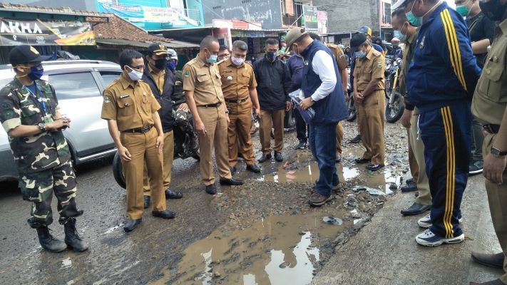 Bupati KBB Telusuri Jalan Rusak, Perbaikan Andalkan Pinjaman Swasta