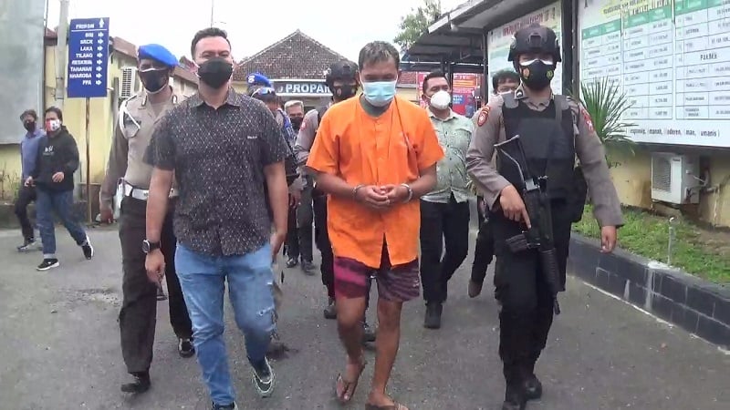 title Waduh, Video Mesum Ini Pemerannya Ibu dan Anak serta Pacar Waduh, Video Mesum Ini Pemerannya Ibu dan Anak serta Pacar