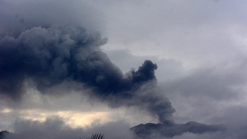 Gunung Raung Erupsi Tanpa Tanda-tanda, Ini Kata Ketua Pos Pengamatan
