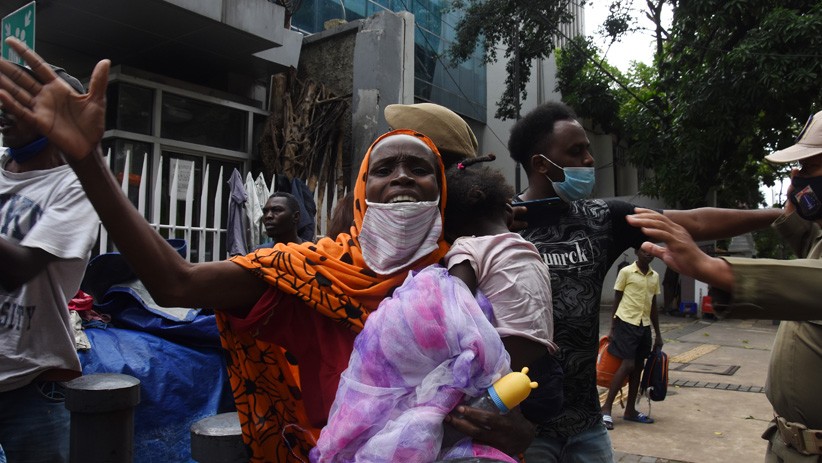 Kericuhan Warnai Penertiban Imigran Pencari Suaka di Jalan Kebon Sirih - Bagian 1