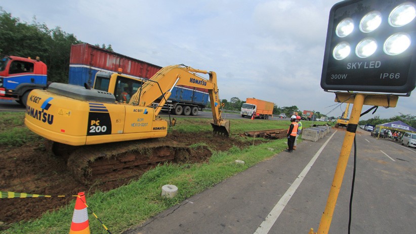 Tol Cipali Ambles, Jalan Sementara Dibuat Sepanjang 200 Meter - Bagian 3