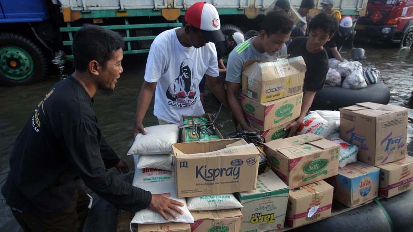 Relawan Pemuda Salurkan Bantuan untuk Korban Banjir Semarang