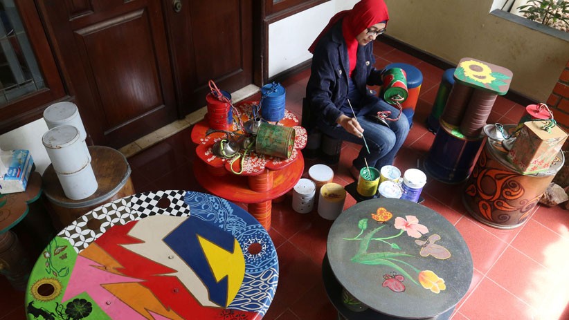Kerajinan Tangan Berbahan Kaleng Bekas, Dijual hingga Rp1,5 Juta - Bagian 4