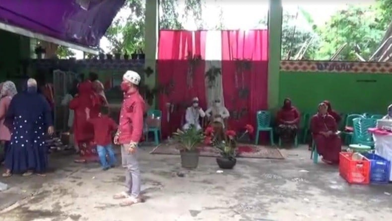 Kesulitan Cari Tempat, Warga Duren Sawit Gelar Resepsi Pernikahan di Depo Pengolahan Sampah