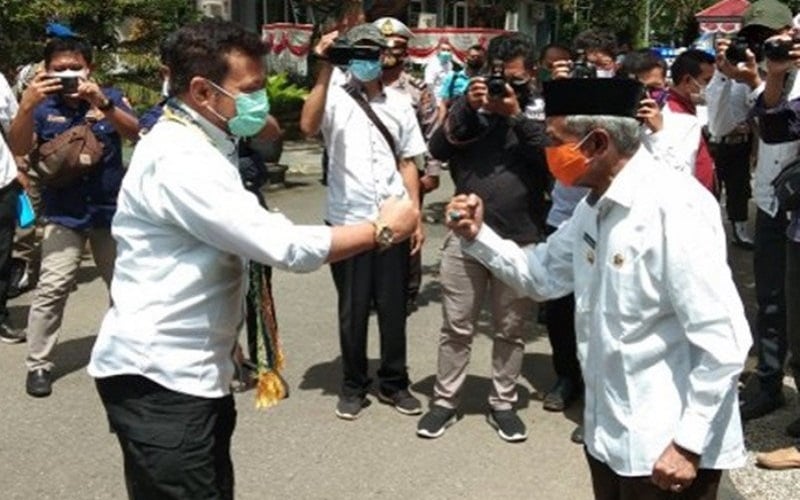 Datang ke Kalsel, Mentan Berikan Bantuan Ribuan Ton Benih Padi dan 50.000 Ekor Unggas 