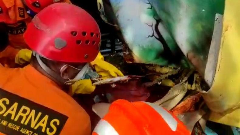 Ngeri, Perempuan Pengendara Motor Tewas Terjepit 2 Truk dalam Kecelakaan di Medan