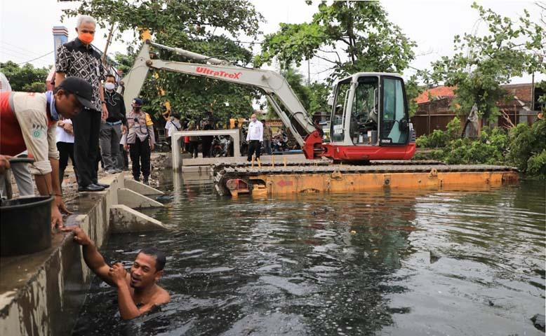 Banjir Kaligawe Masih Setinggi Paha, Ganjar Minta Semua Pompa On