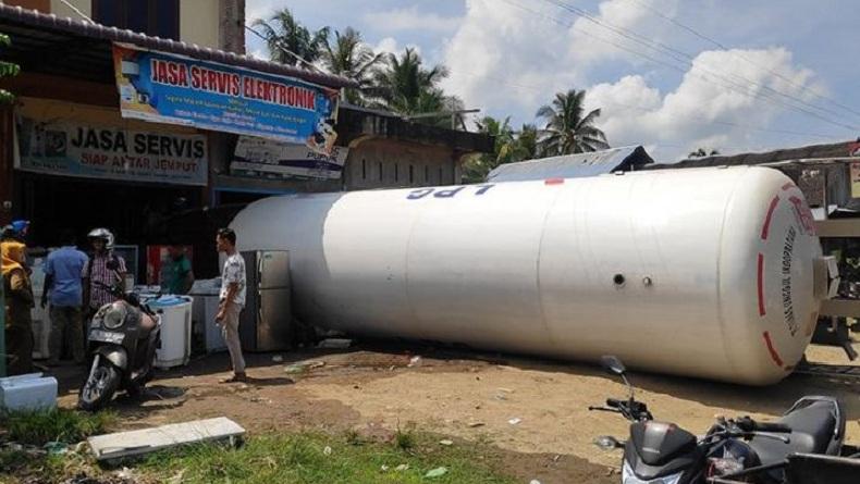 Kecelakaan Tunggal, Truk Tangki Elpiji Tanpa Muatan Terguling di Aceh Utara