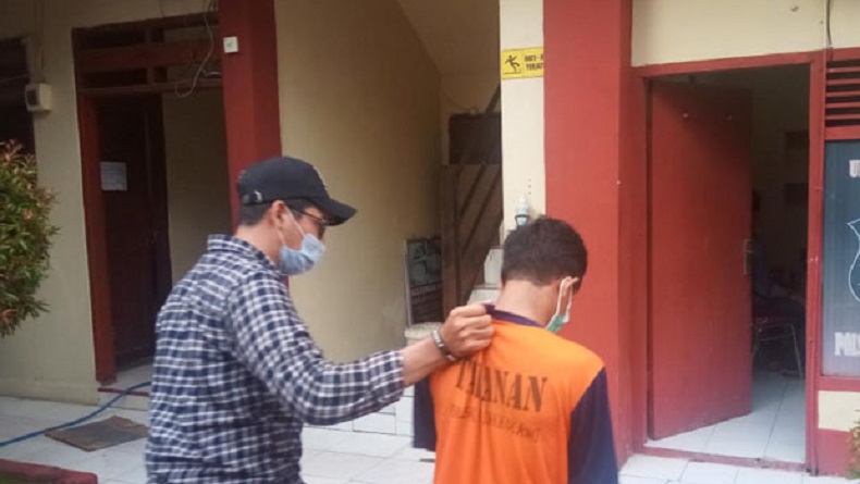 title Polisi Tangkap Pengemudi Ojek Online Penganiaya Bayi di Makassar Polisi Tangkap Pengemudi Ojek Online Penganiaya Bayi di Makassar